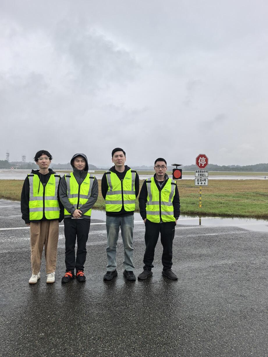 筑牢跑道安全意识，提升风险防控能力——西南空管局空管中心天府塔台组织管制员进行场道勘察