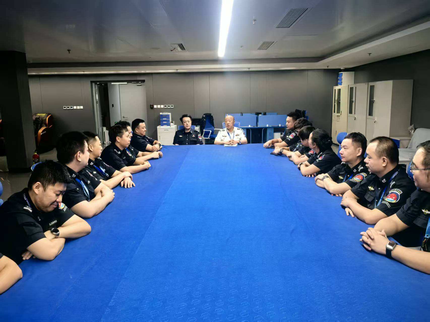 乌鲁木齐国际机场分公司安全检查总站行李检查室召开岁末安全生产运行保障动员大会 全力确保2025年完美收官