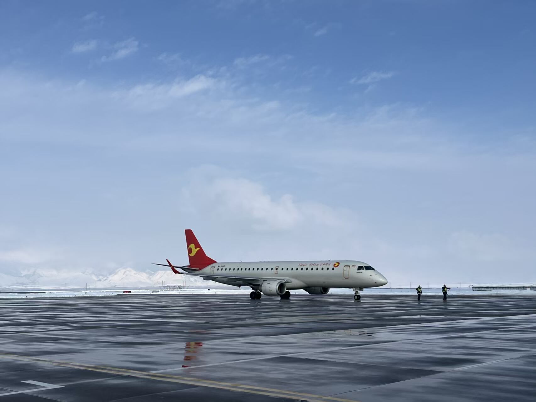 新疆机场集团那拉提机场加密乌鲁木齐往返航班 冬春航季客货运输服务同步升级