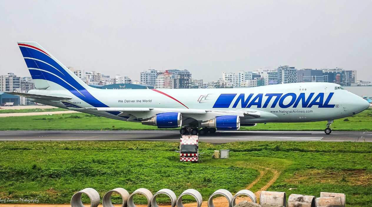 美国国民航空一客机突发火警紧急备降