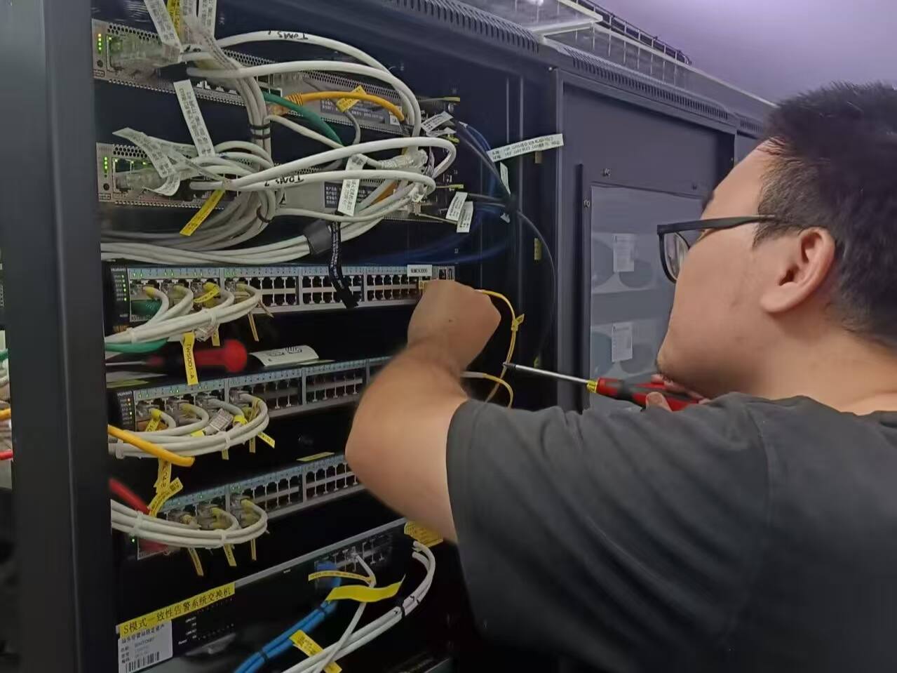 汕头空管站顺利完成塔台供配电优化改造工作