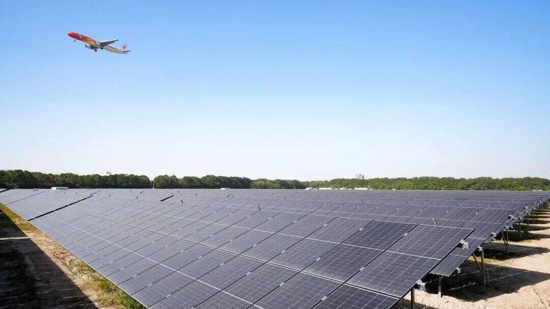 年减碳1.32万吨、设施规模行业领先,浦东机场23.92兆瓦光伏发电项目成功并网发电