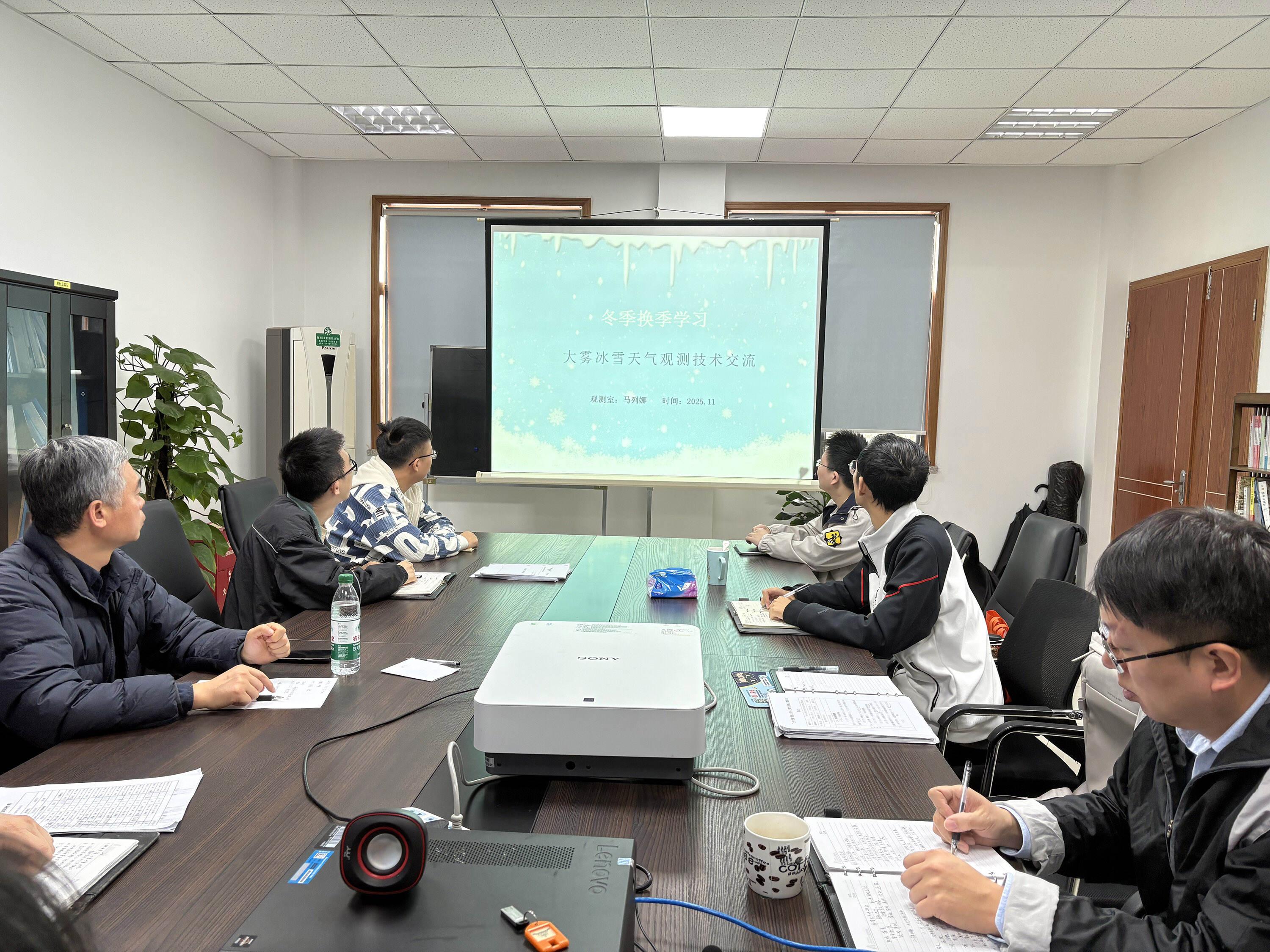 宁波空管站气象台观测室召开换季学习暨纪律强调专题会议