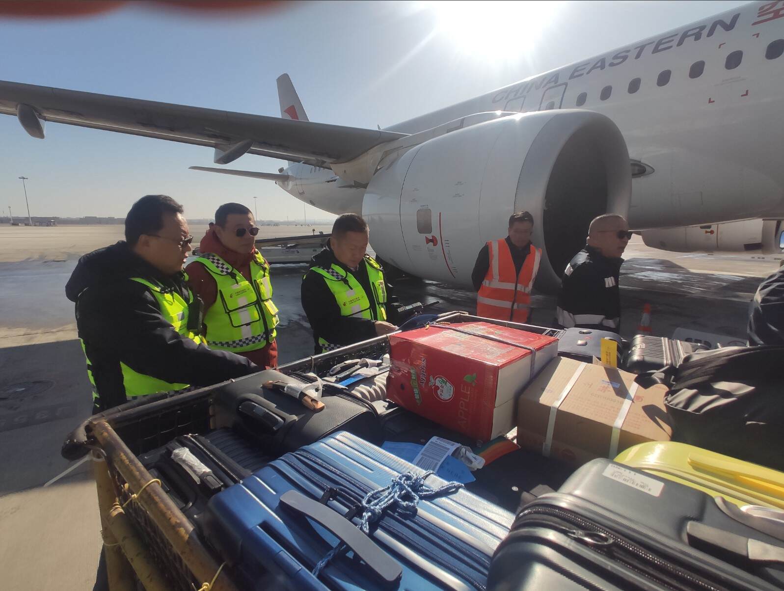 东航甘肃分公司C919首次监装监卸保障纪实