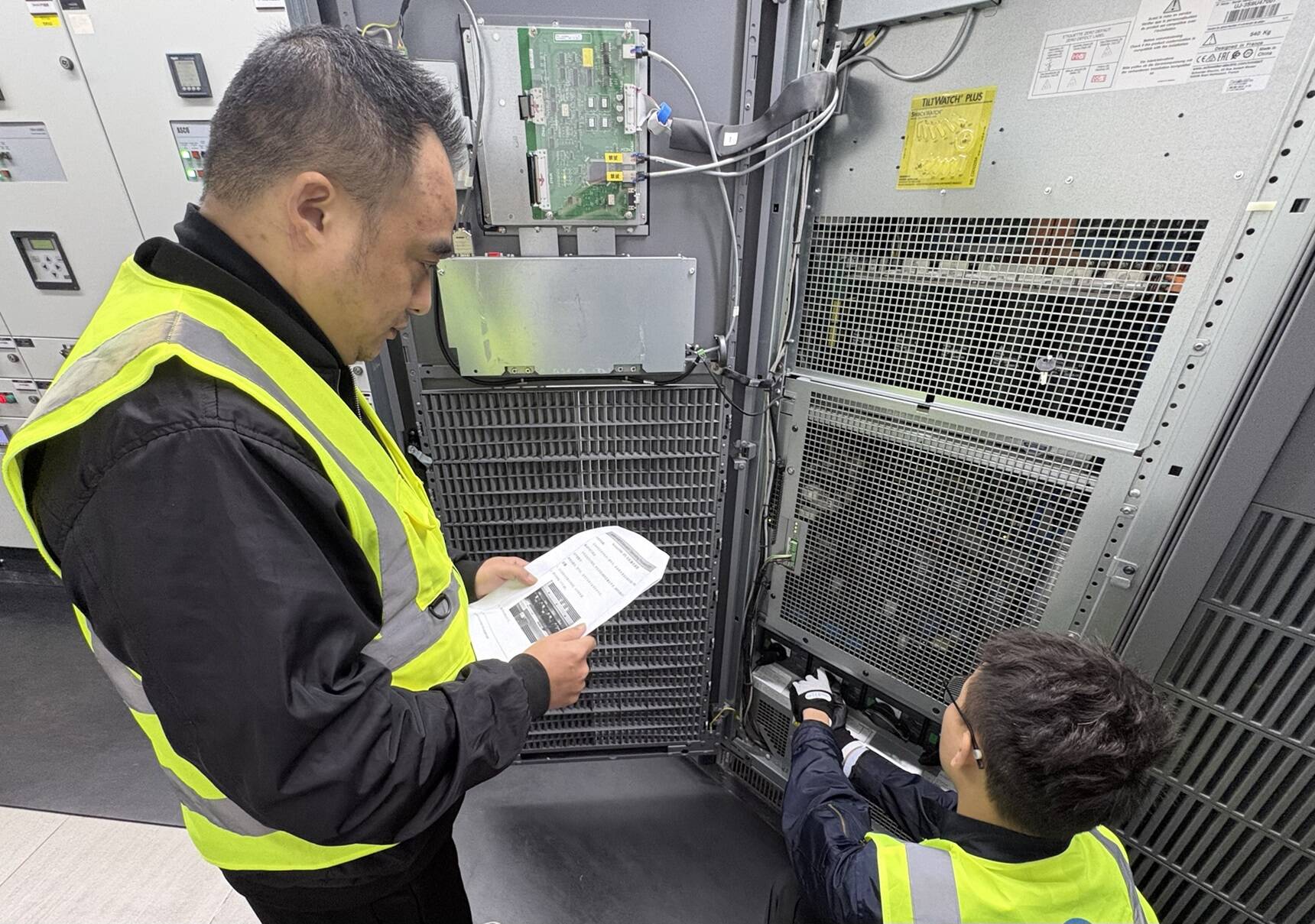 西南空管局技保中心顺利完成天府一区UPS年维护