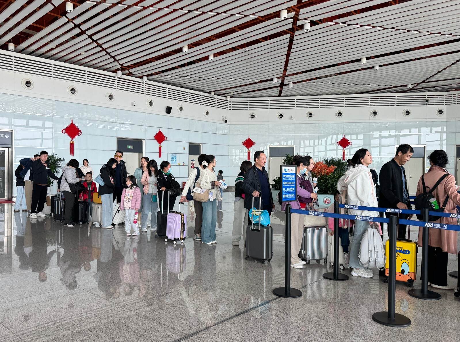 襄阳机场提前30天突破去年全年旅客吞吐量