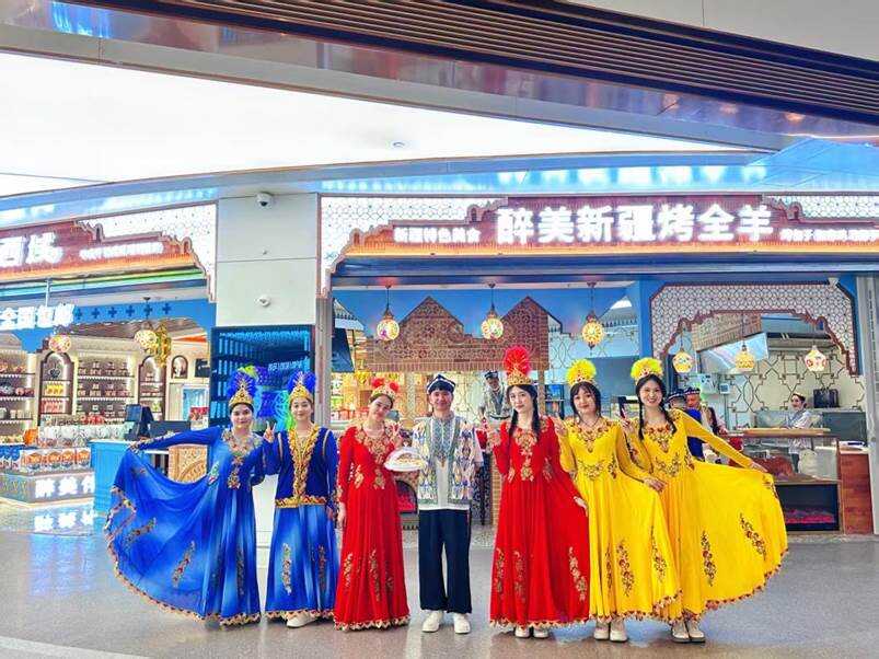 醉美烤全羊天山国际机场店盛大开业，新疆风味伴您启航
