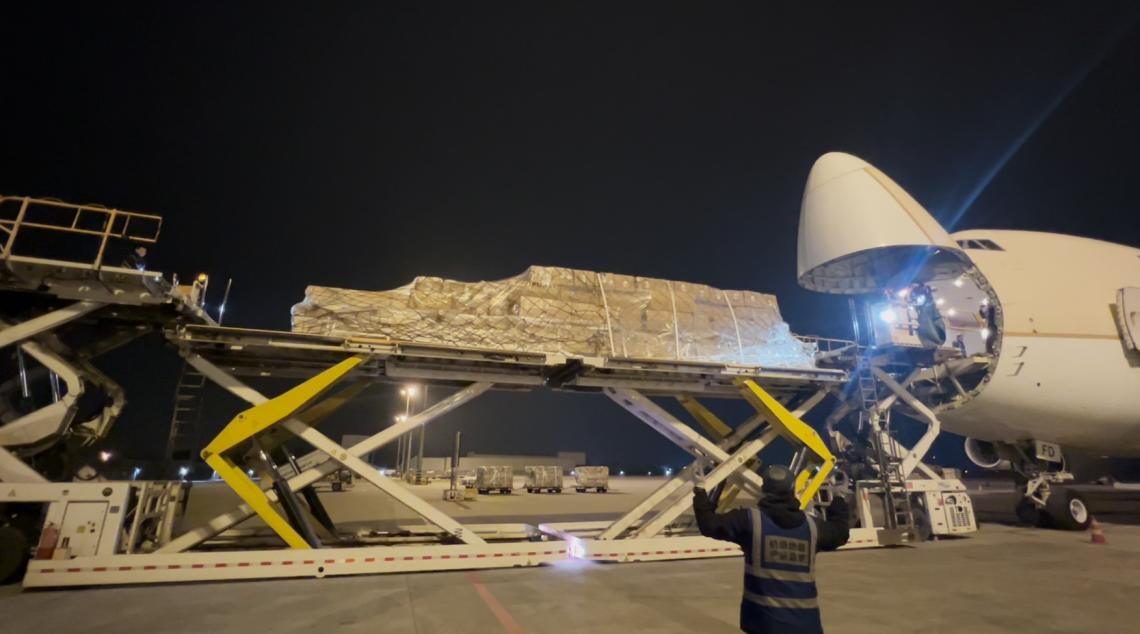 四川货航完成“双20尺货板”首航 大件物流服务能力再上新台阶