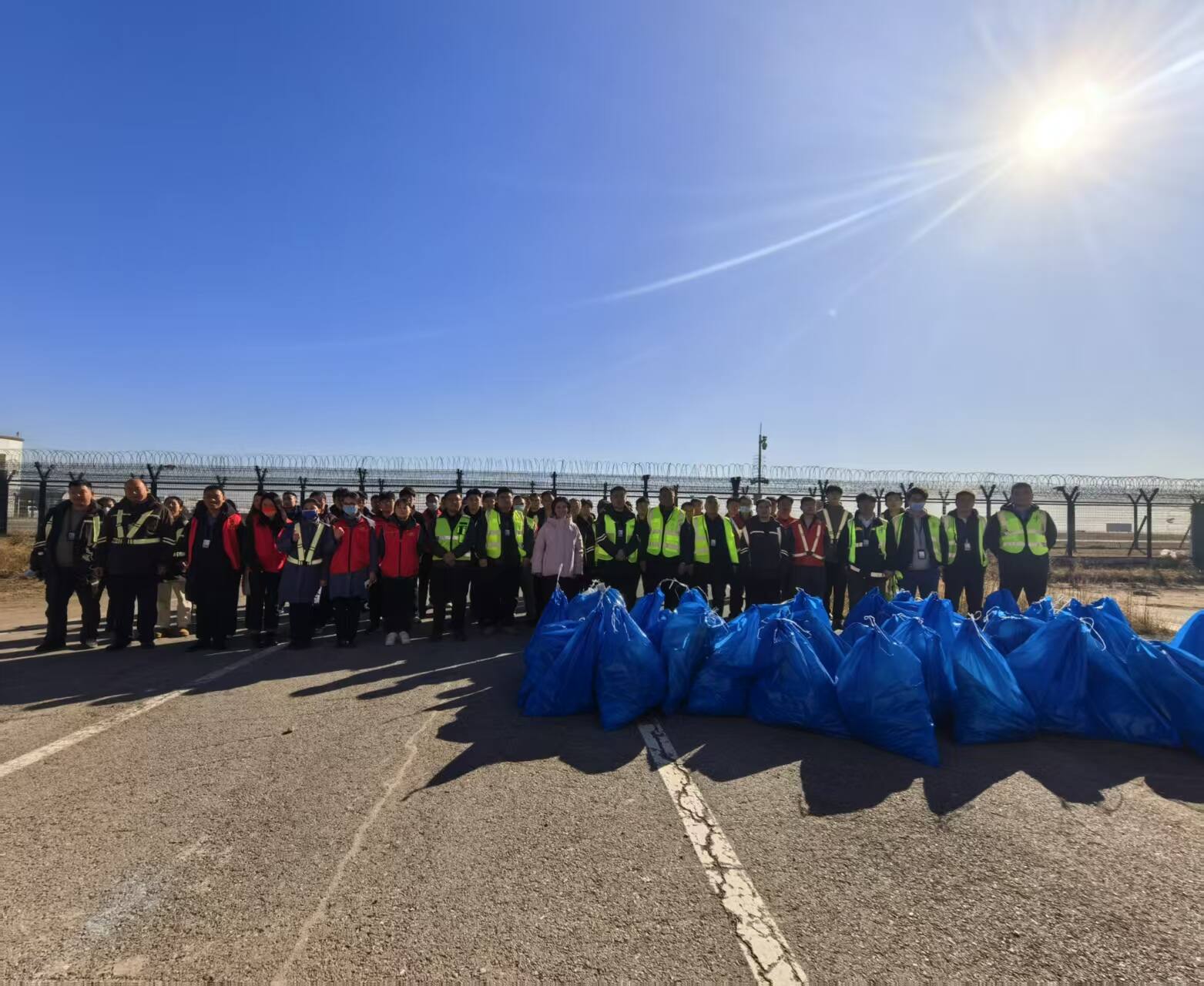 河南空管分局联合河南机场集团开展郑州机场飞行区FOD清理志愿活动