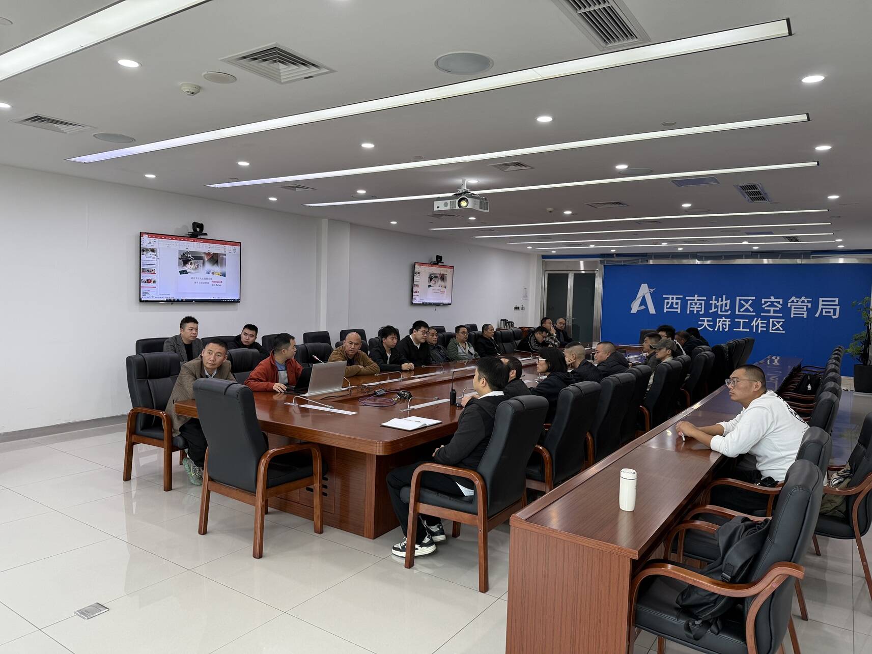 西南空管局商务公司内保部组织开展诺帝菲尔消防设施专项培训