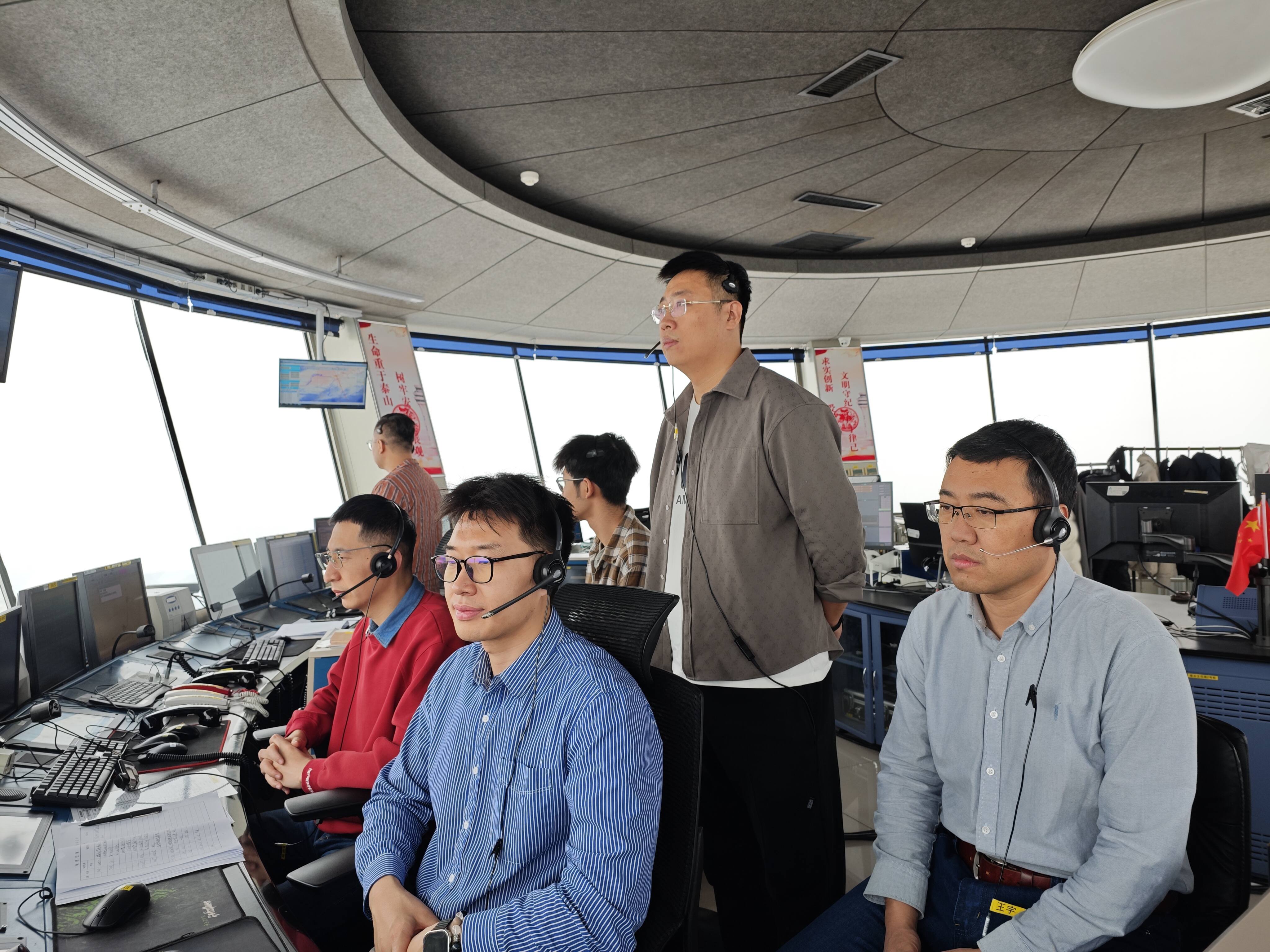 呼和浩特迎中雪 内蒙古空管分局全力保障航班正常运行