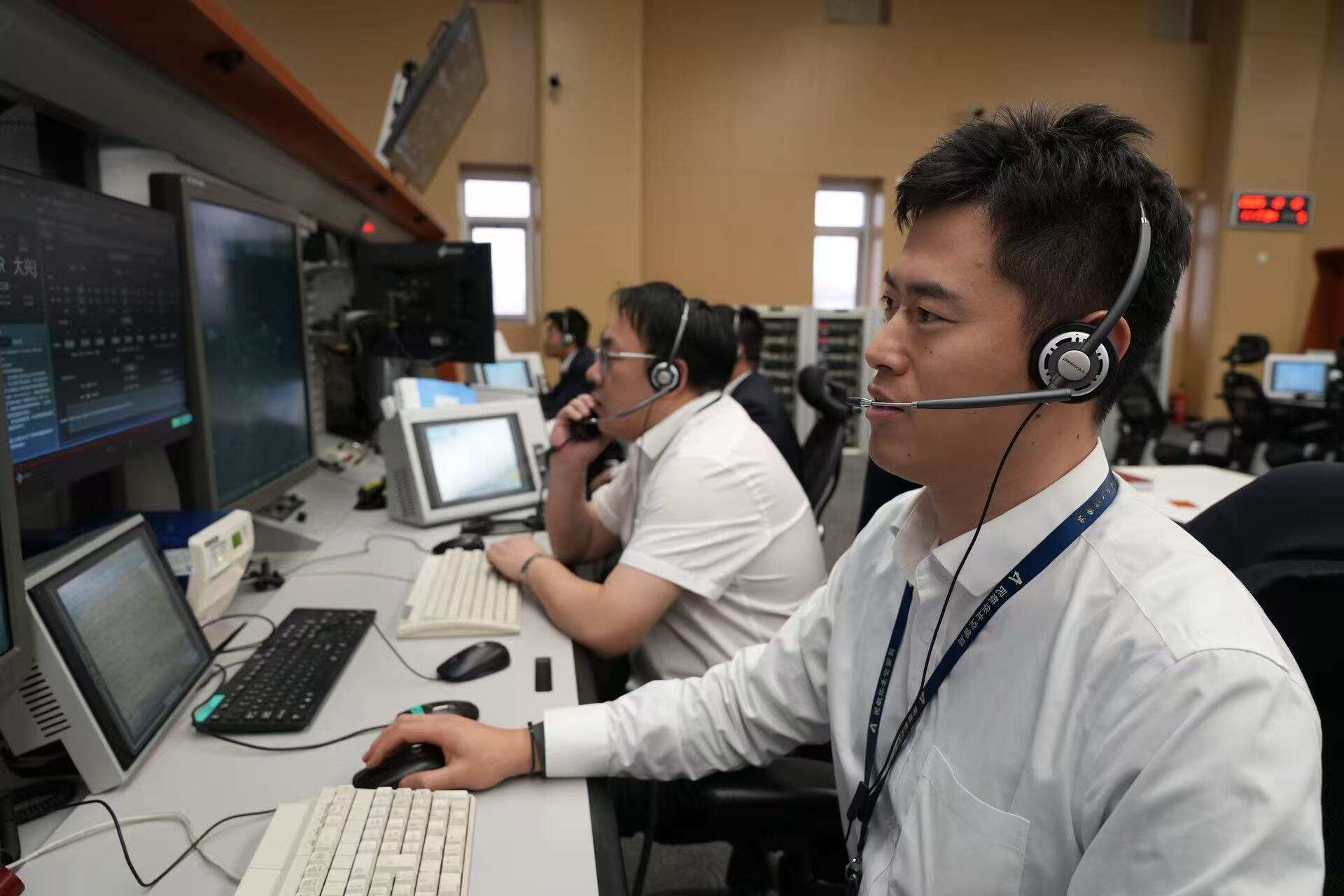 空中接力 风雪同航——华北空管护航急症旅客优先落地