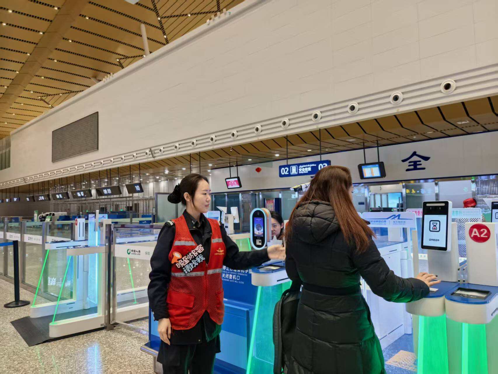 新疆机场集团库尔勒梨城机场优化充电宝暂存服务 同城免费配送+全国低价邮寄暖人心