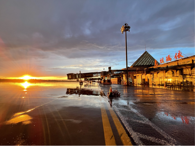 新疆机场集团克拉玛依古海机场加密成都航线 丰富冬航季出行选择