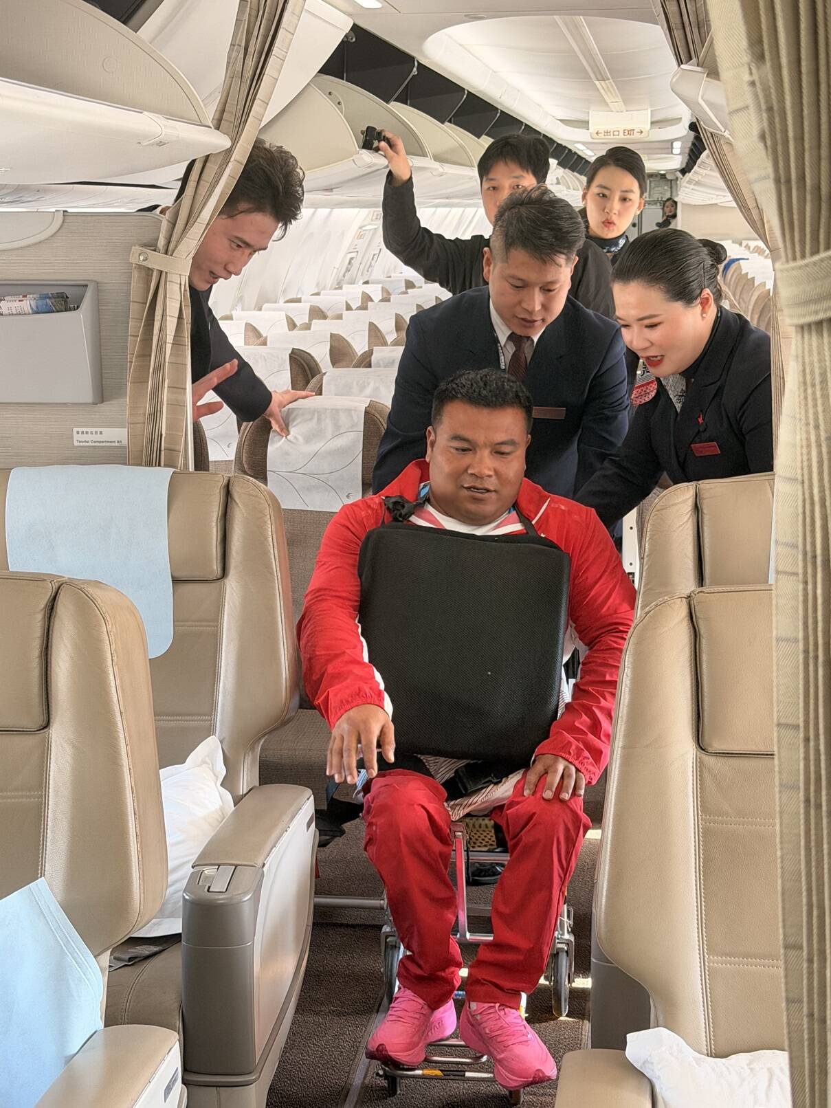 东航全力保障残特奥会运动员载誉返乡