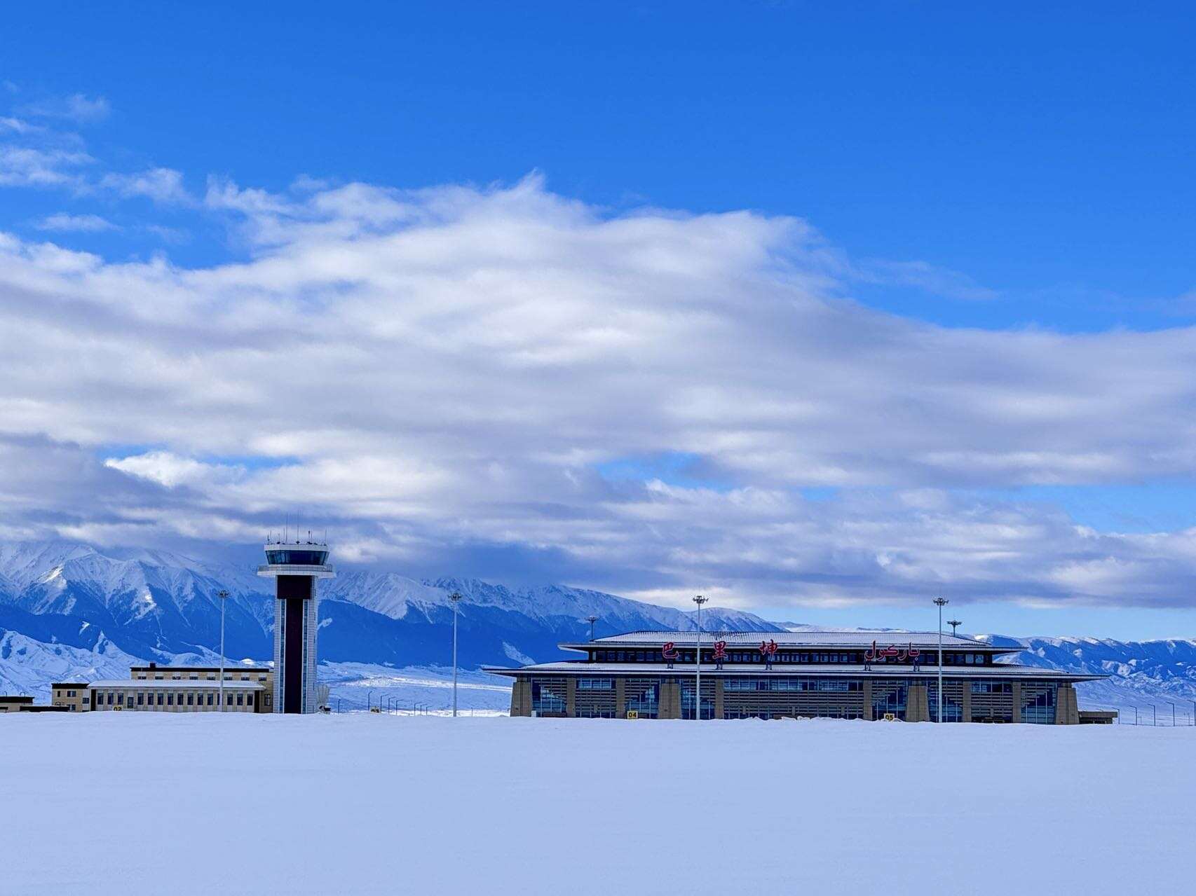 将全会精神以宏观战略与微观岗位相结合
一名驻守在边疆民航基层党员的学习与实践