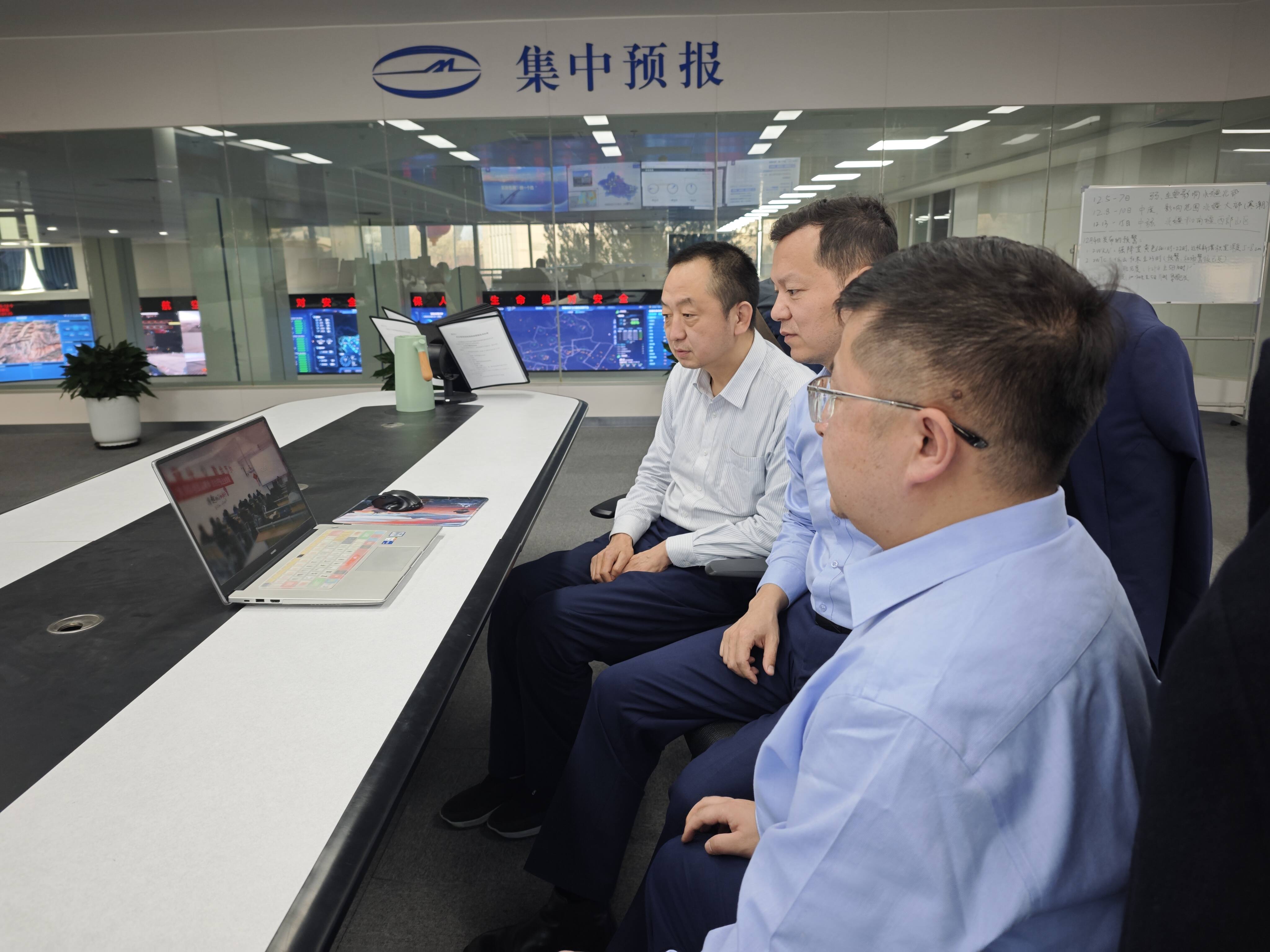 宪法精神铸魂 法治护航长空——新疆机场集团运管委空管业务管理中心扎实开展2025年宪法宣传周活动