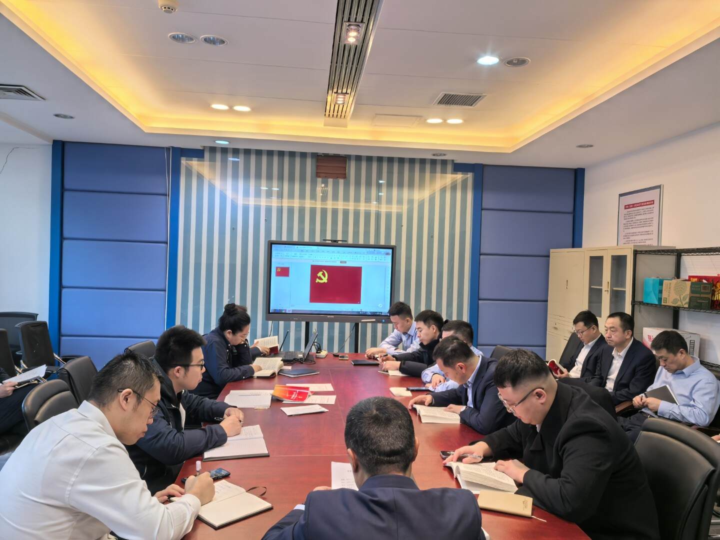 深学细悟明方向 实干担当保长空——新疆机场集团运管委空管业务管理中心党支部专题学习贯彻二十届四中全会精神