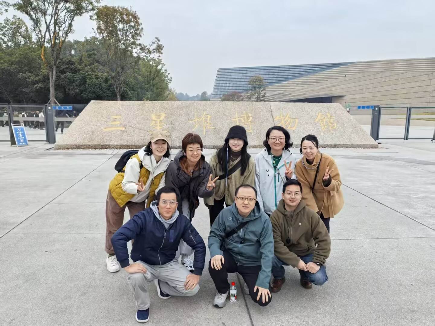 分批践学聚合力 双线赋能强担当——西南空管局空管中心流量管理室党总支开展“登山+研学”主题活动