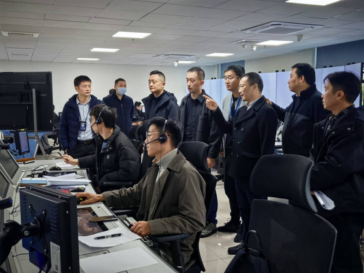 以练为战强协同 精研实战保畅通——西南空管局空管中心开展2025年第二次管制模拟机联合复训