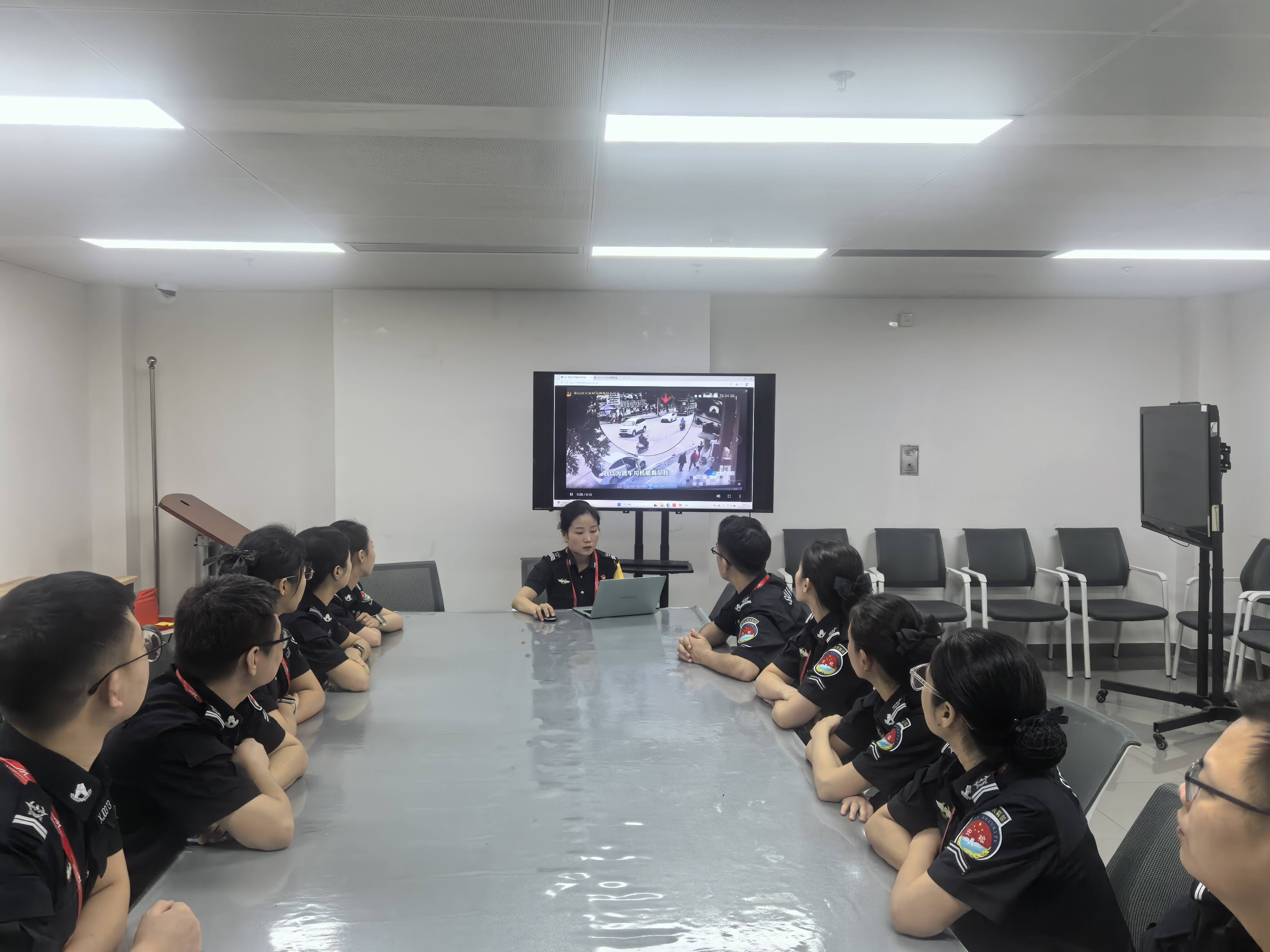 乌鲁木齐天山国际机场安全检查总站开展交通安全警示培训 守护员工"平安回家路"