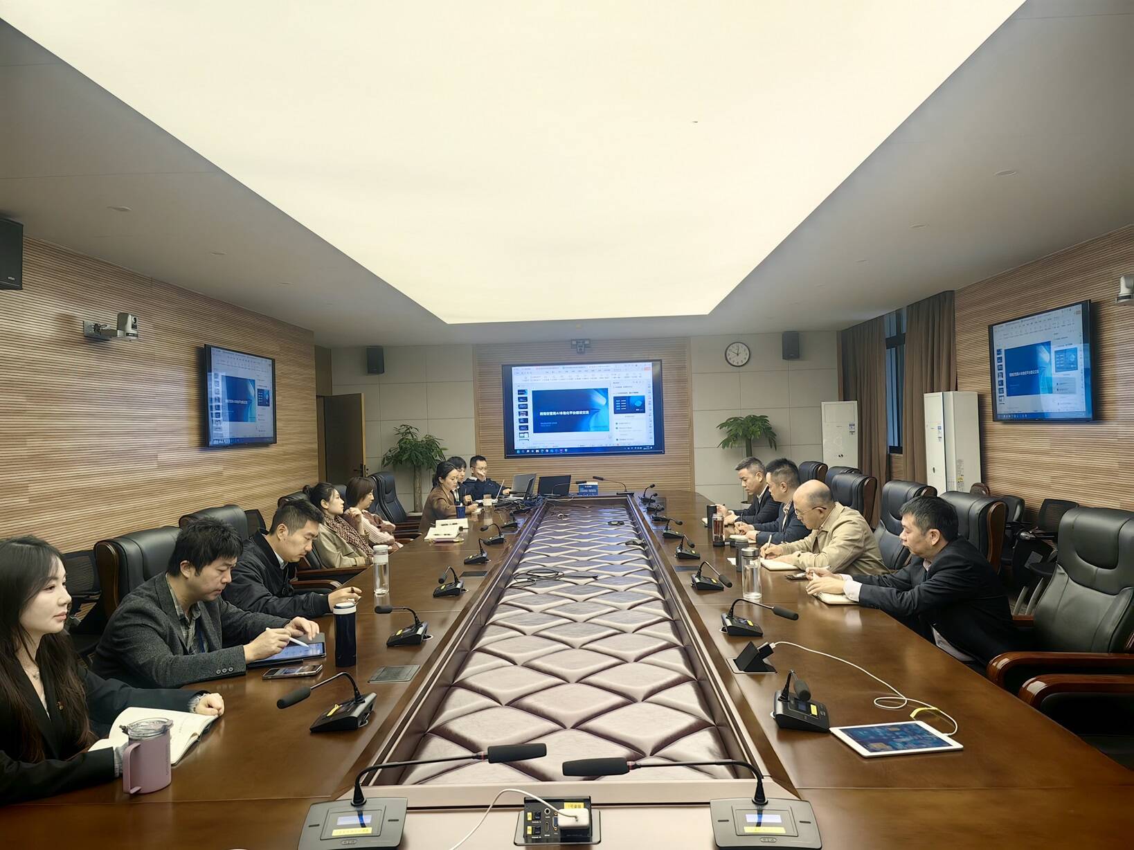 以党建引领AI技术赋能运管事业高质量发展——西南空管局运管中心党委开展中心组（扩大）学习