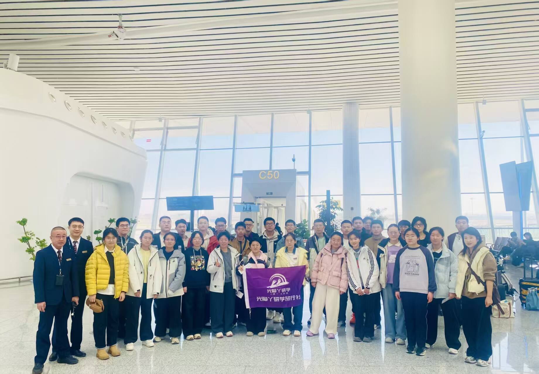 东航“绿色通道”助力学生团队出行