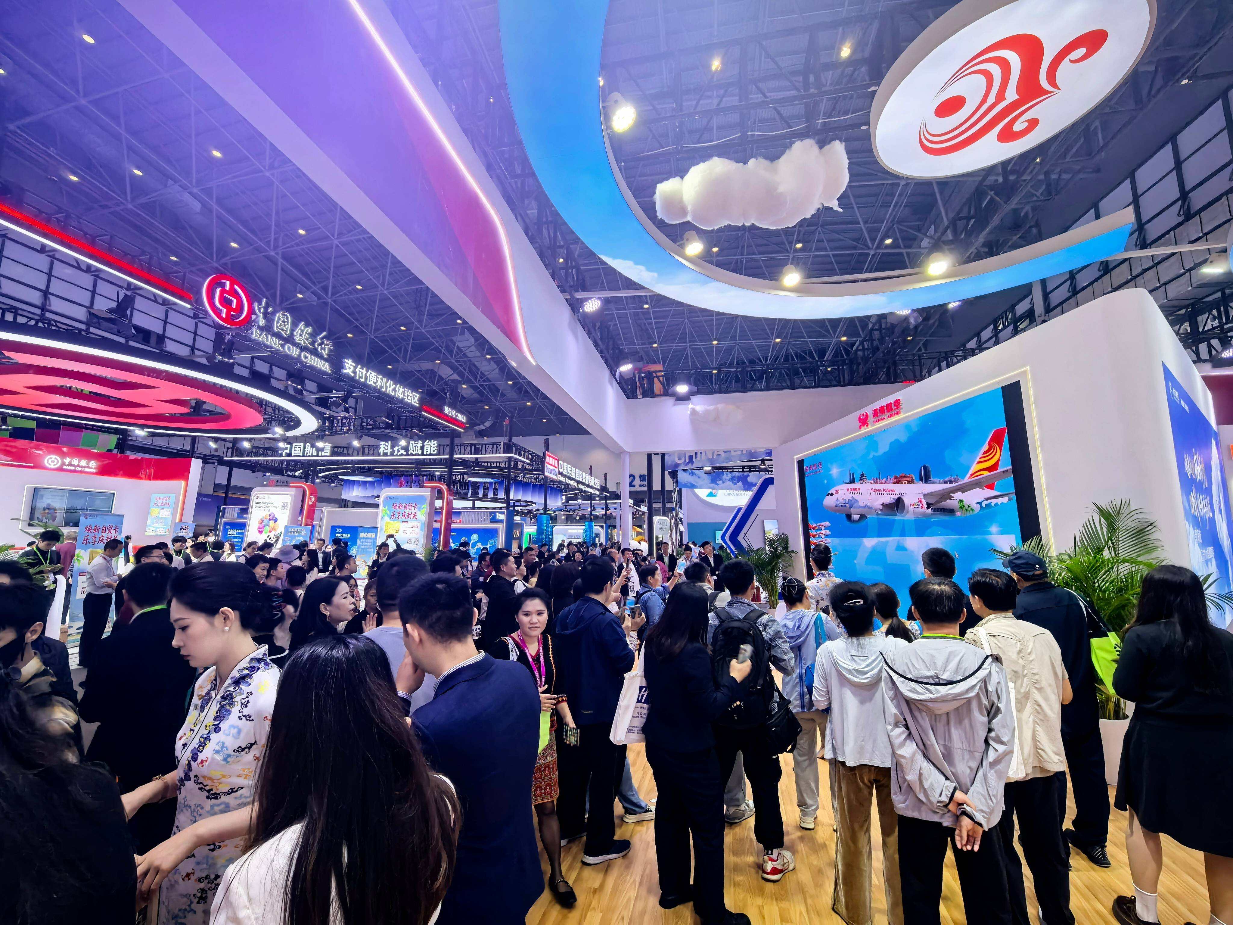 翼展自贸港 共绘新蓝图：海南航空亮相2025中国国际旅游交易会，以“空中枢纽”赋能全球旅游互联