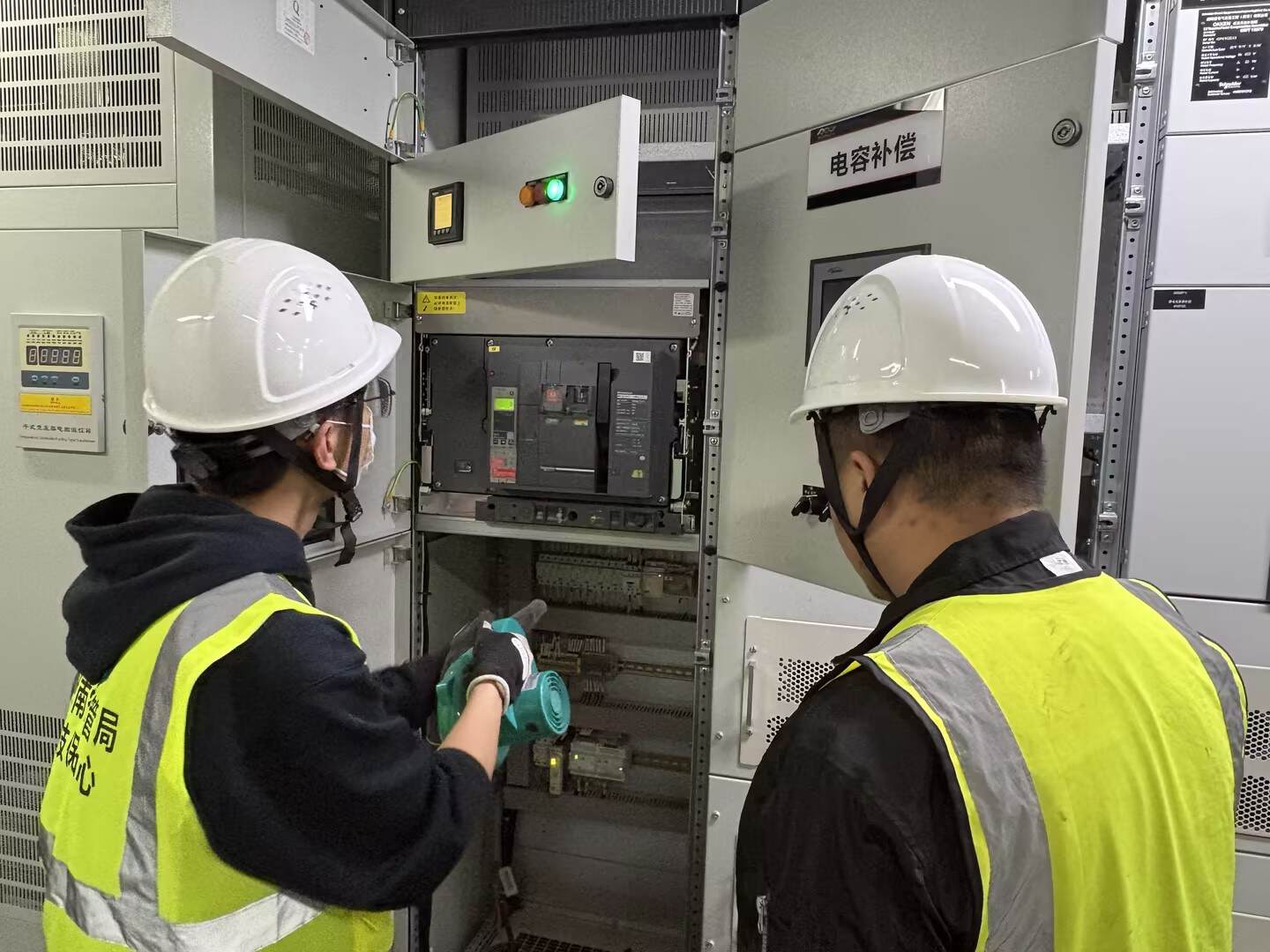 西南空管局技保中心顺利完成三岔工作区高低压设备年维护工作