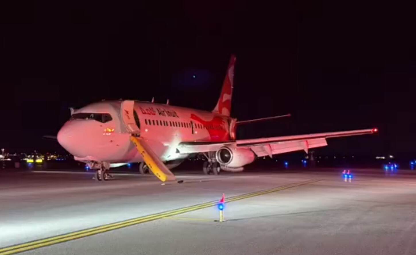 客机火警误报 乘客撤离时受伤