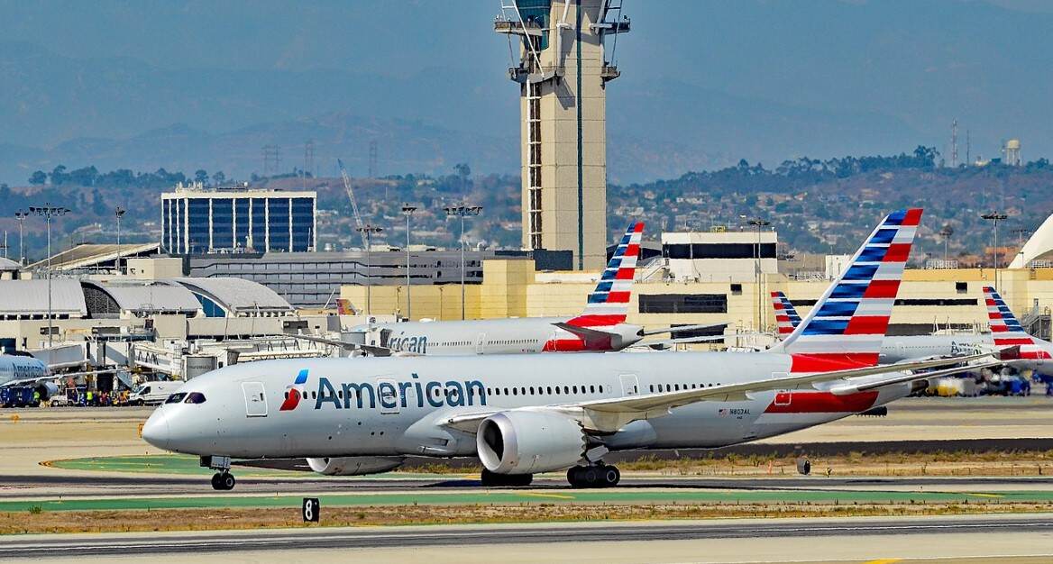 美航“飞错机”：787-9 无许可无法降落，半途改降罗马