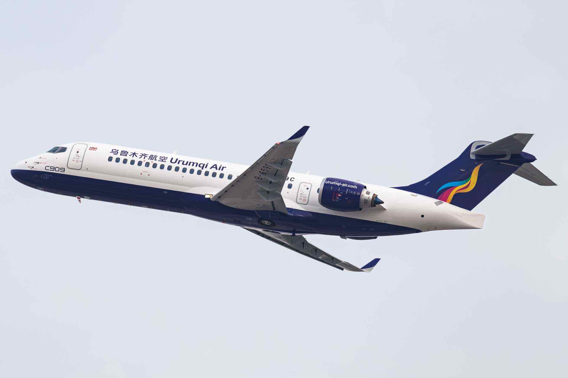 新海航乌鲁木齐航空首架C909飞机12月30日起开通两条疆内新航线！
