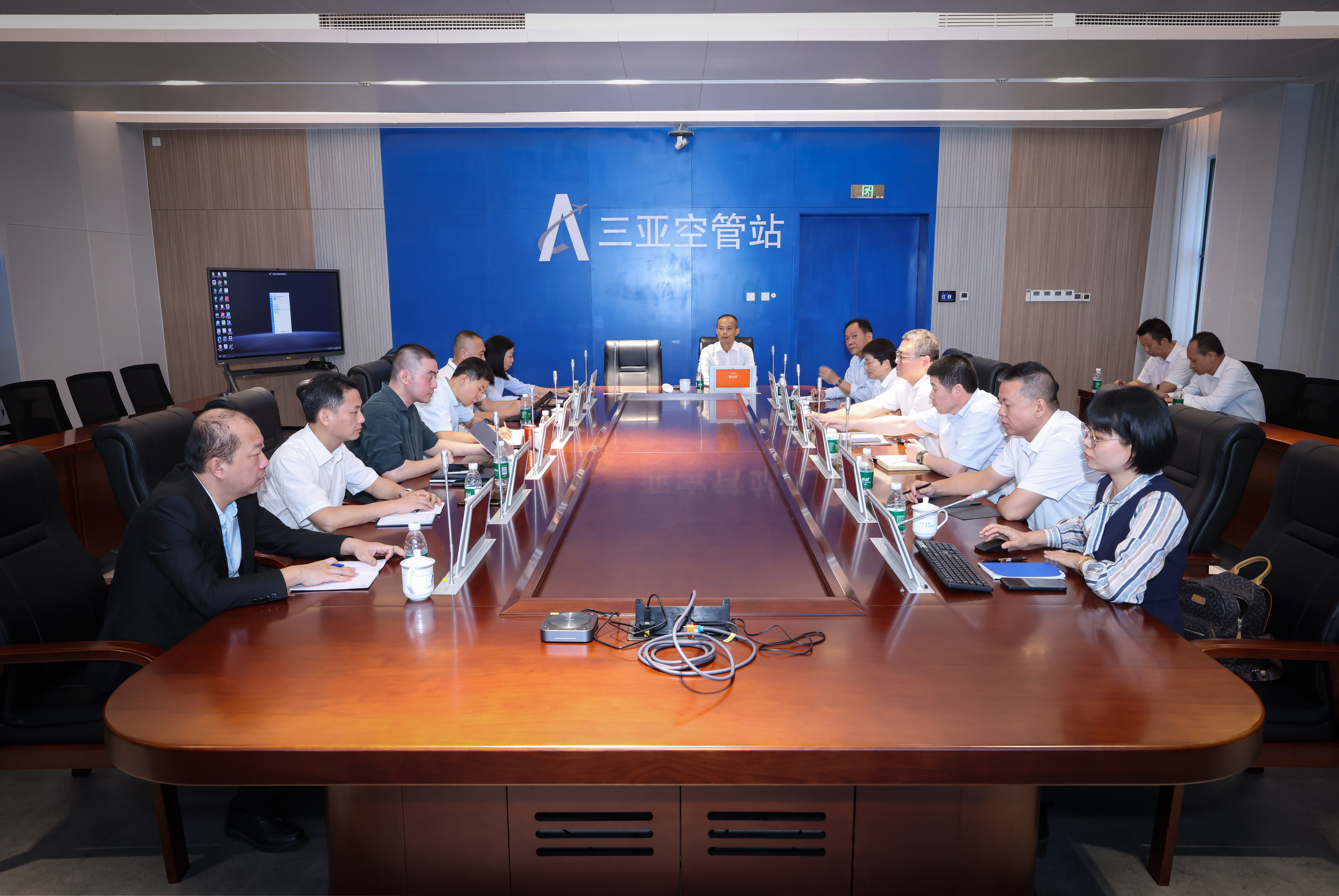 中南空管局副局长邢诒吉到三亚空管站开展调研