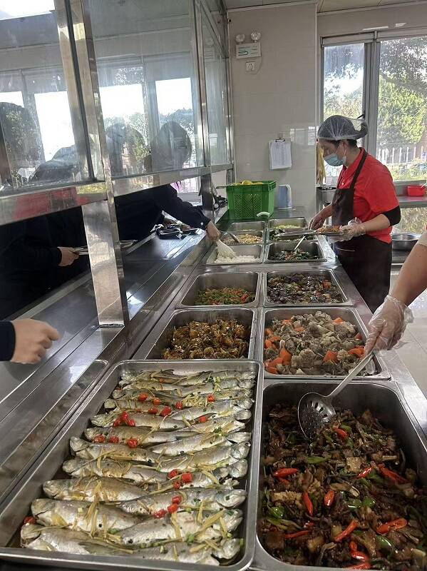 食堂焕新安全筑底 冬至美食共暖人心