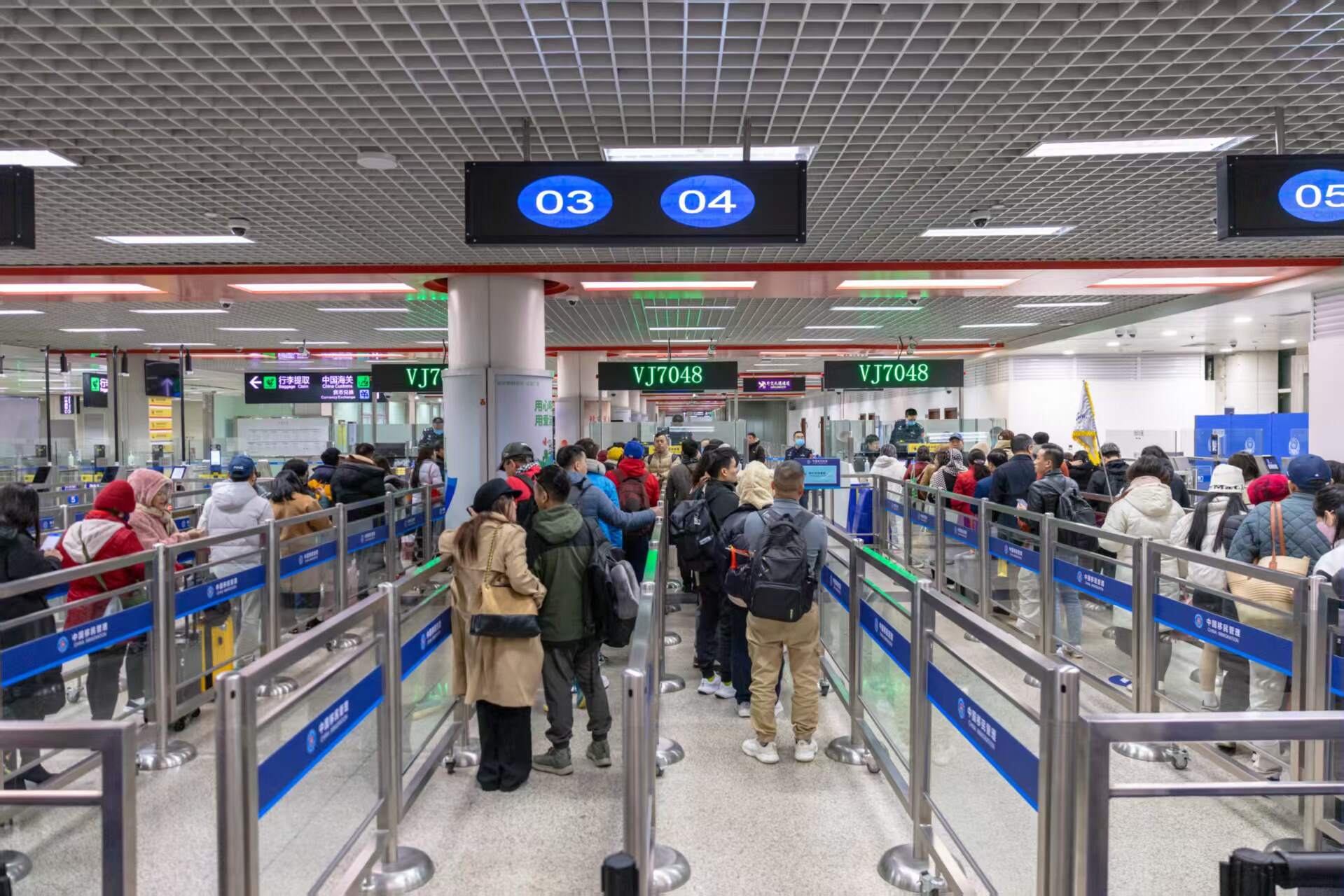 石家庄边检站高效保障河内至石家庄直飞首航 助力“外国游客游河北”开启新篇章