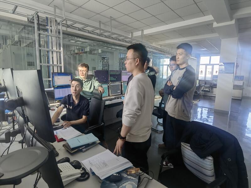 呼伦贝尔空管站技术保障部设备维修室开展监视设备故障应急演练