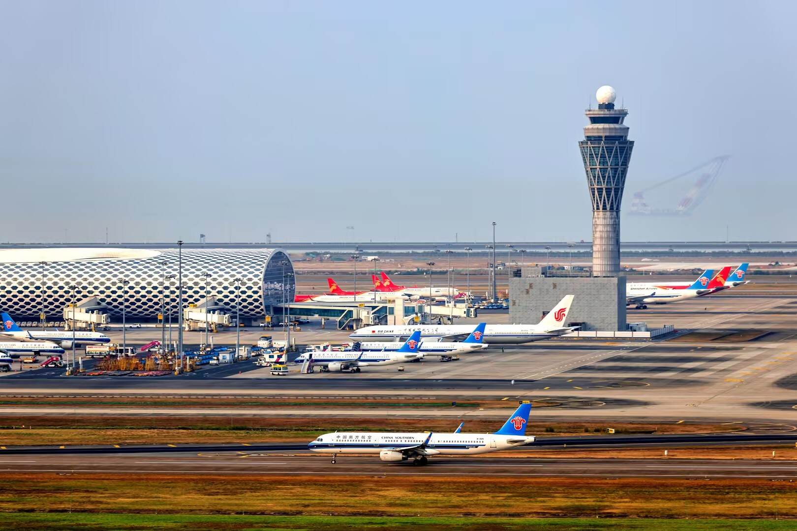 深圳机场加密调整多条航线 为春节出行提供优选