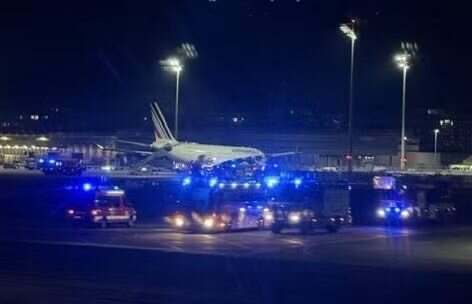 烟雾弥漫！法航一客机挂出7700紧急代码