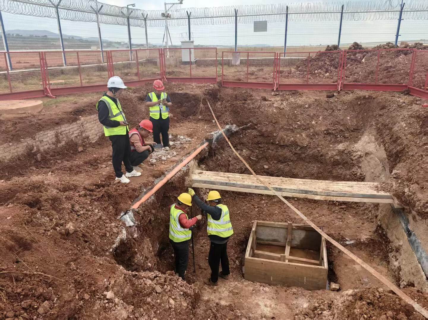 党建引领聚合力 攻坚克难保投产——昆明长水国际机场改扩建配套空管工程空管拆除还建工程（第二批次）及东二跑道工艺安装工程（第一批次）顺利通过竣工验收