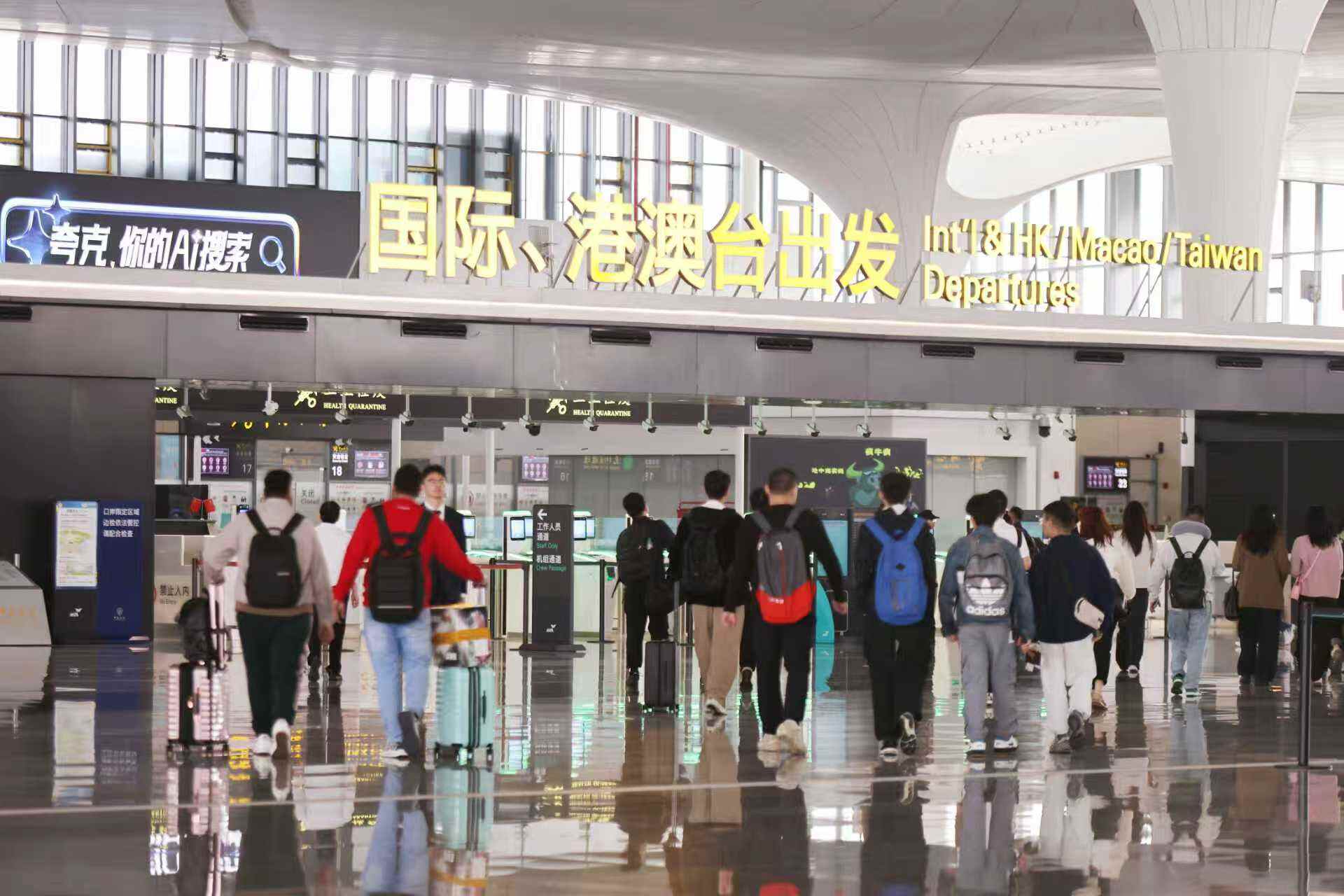 排名上升至国内第七！2025年杭州机场多项运输数据创新高