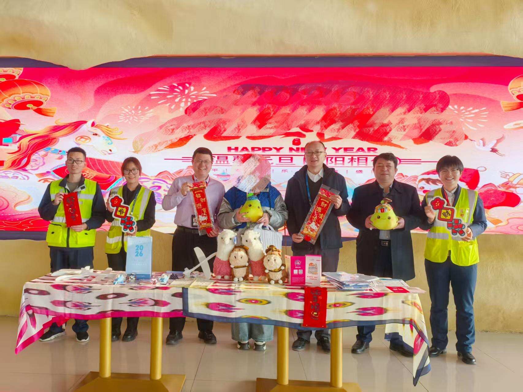 元旦温情暖空港 新疆机场集团库尔勒梨城机场特色服务伴旅途