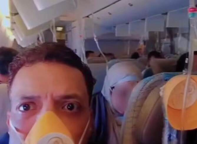 氧气面罩放出！阿联酋航空一客机舱内失压紧急返航