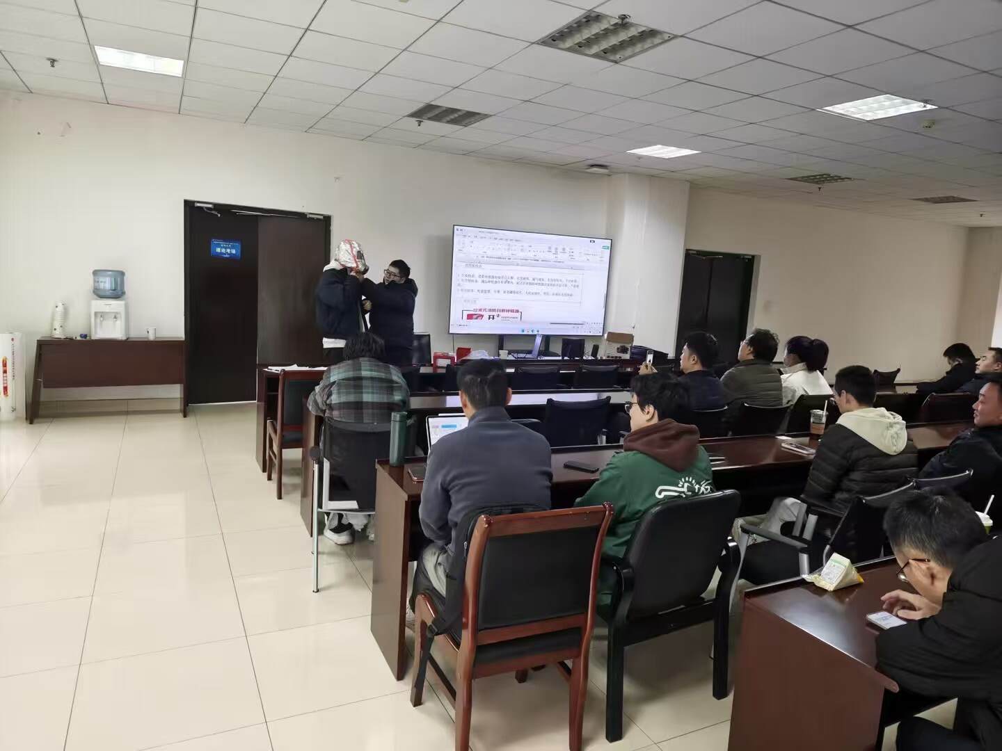 人人讲安全 个个会应急——西南空管局飞服中心举行2025年消防培训与演练