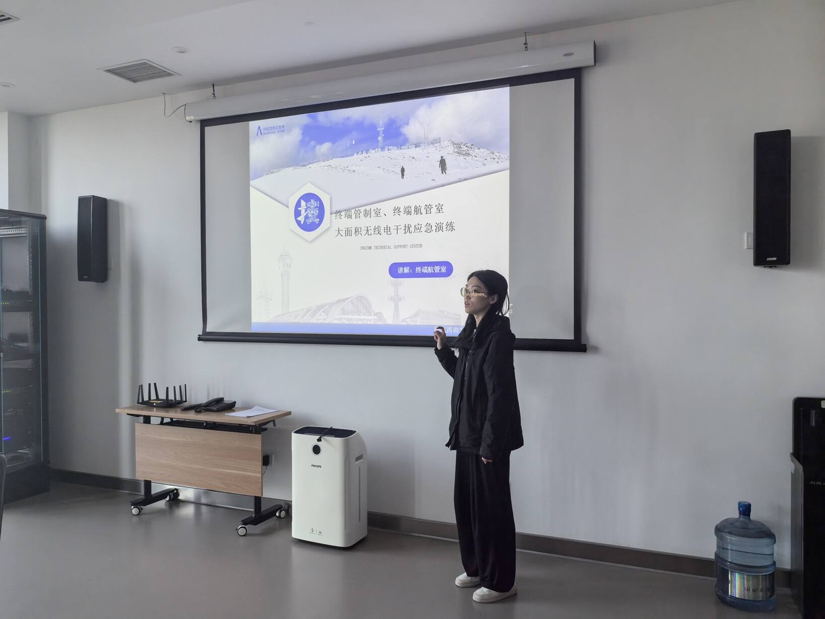 西南空管局技保中心终端航管室联合终端管制室开展大面积无线电干扰应急演练