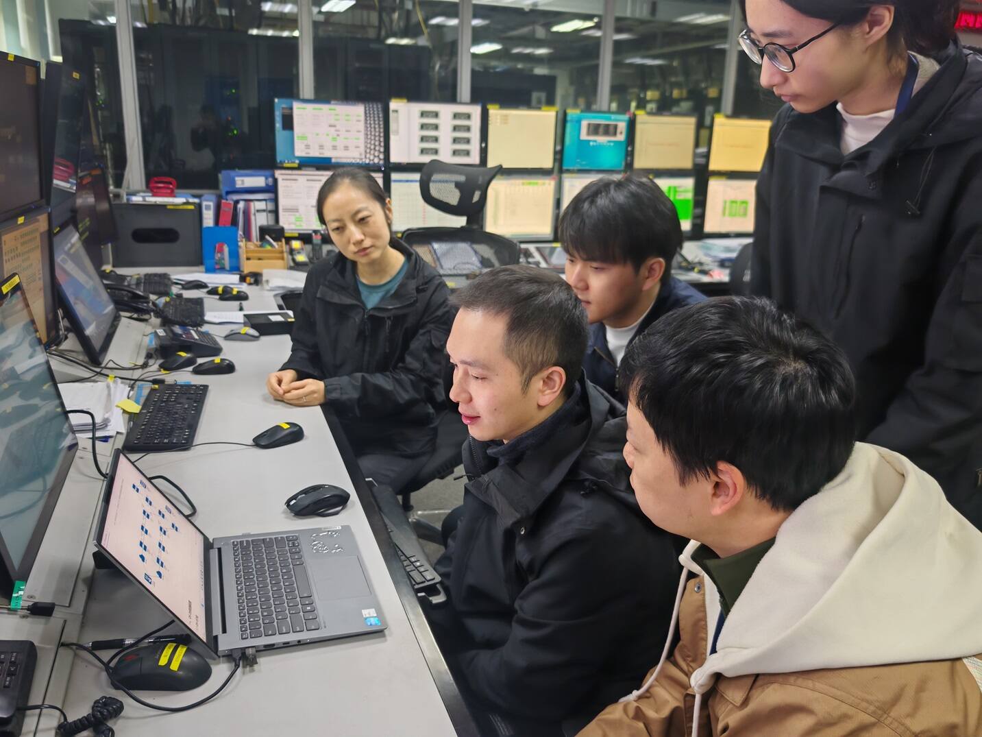 西南空管局技保中心双流航管设备运行室开展云华雷达监视源专项培训