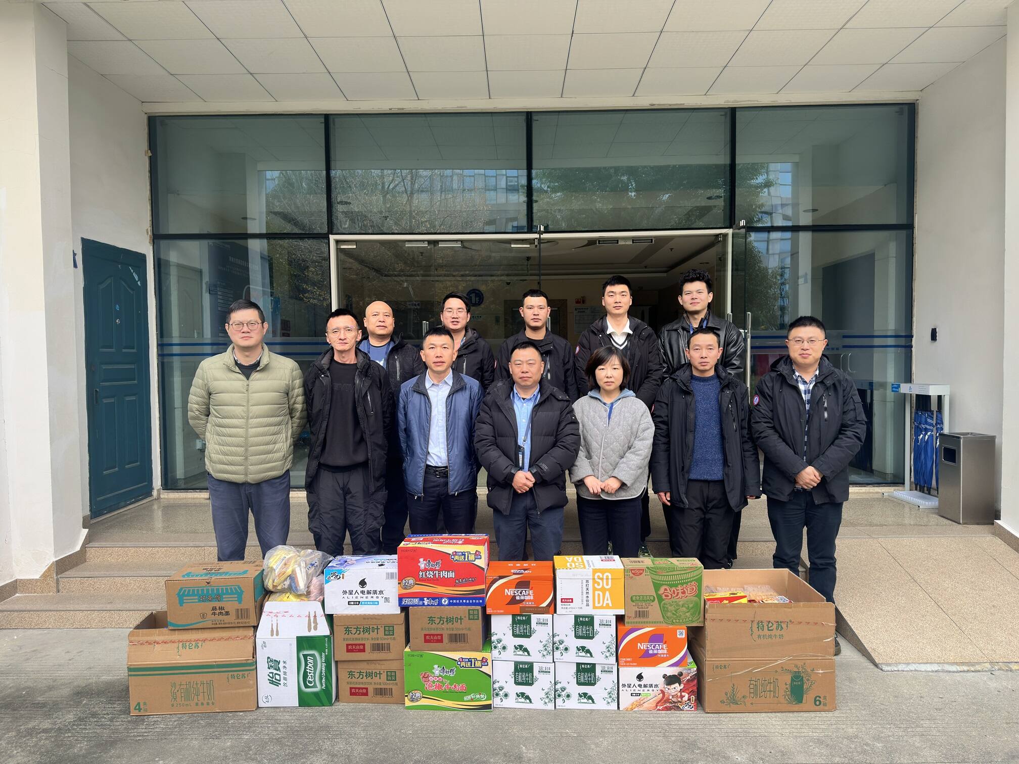 情暖一线 提振士气——西南空管局空管公司开展双流机场消除直立面施工慰问活动