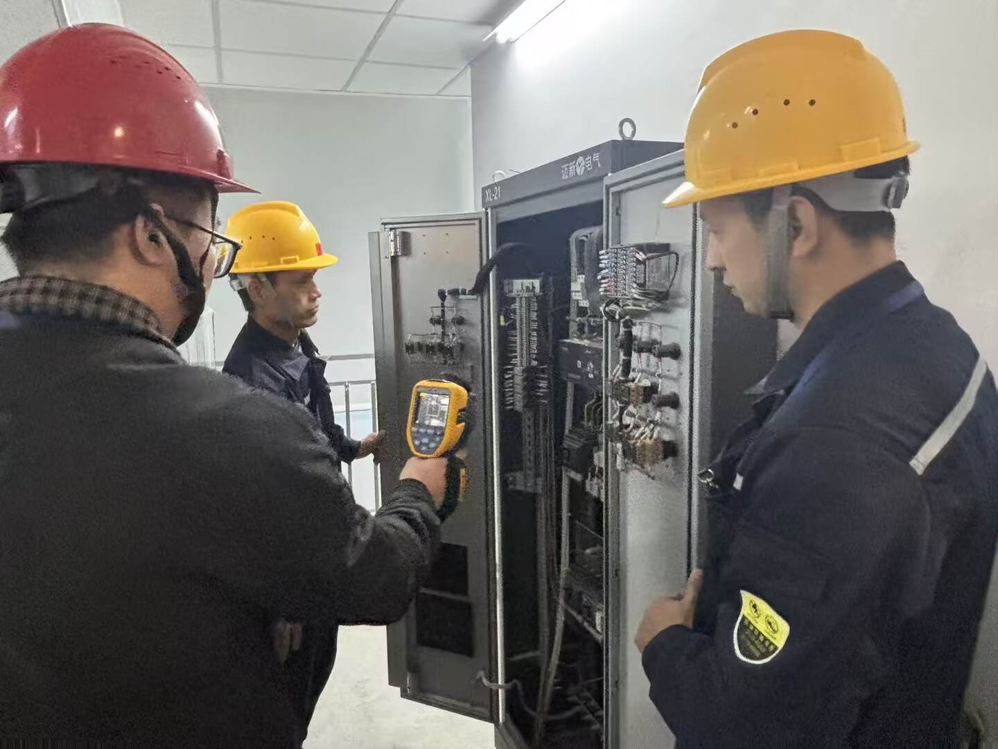 以练筑防线 以技保平安——西南空管局技保中心天府动力室联合商务公司天府服务部开展电气火灾消防应急演练