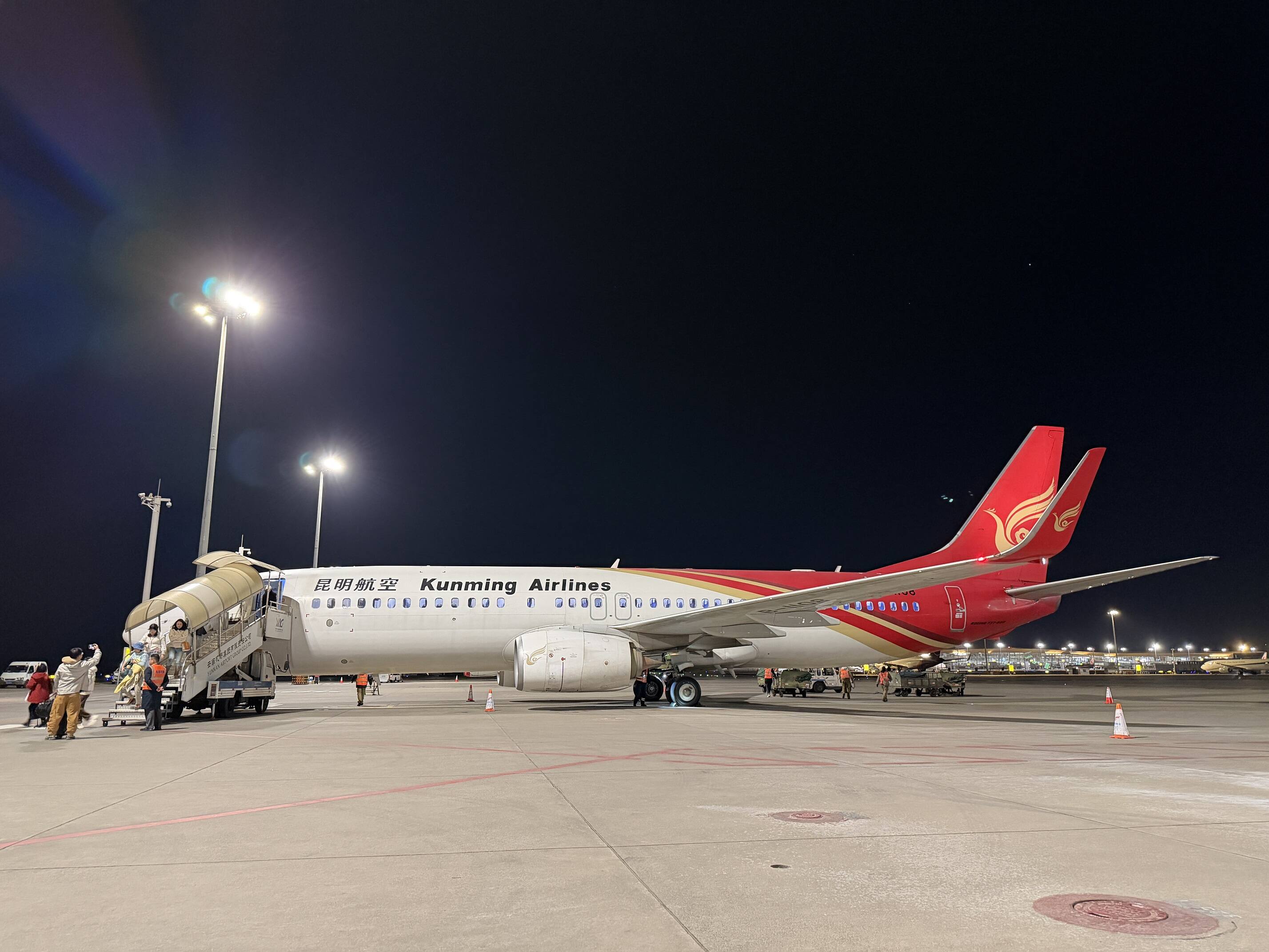 昆明航空万米高空双线救援守护旅客平安