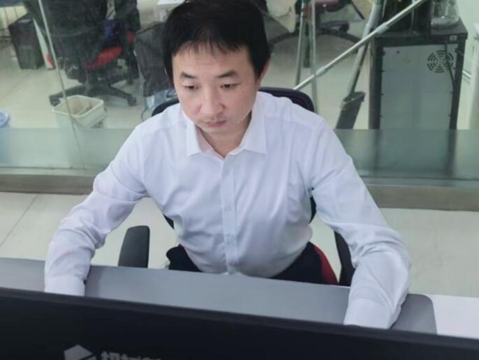 数据为盾 安全为魂——记新海航乌鲁木齐航空飞行部单钊的六年坚守与担当