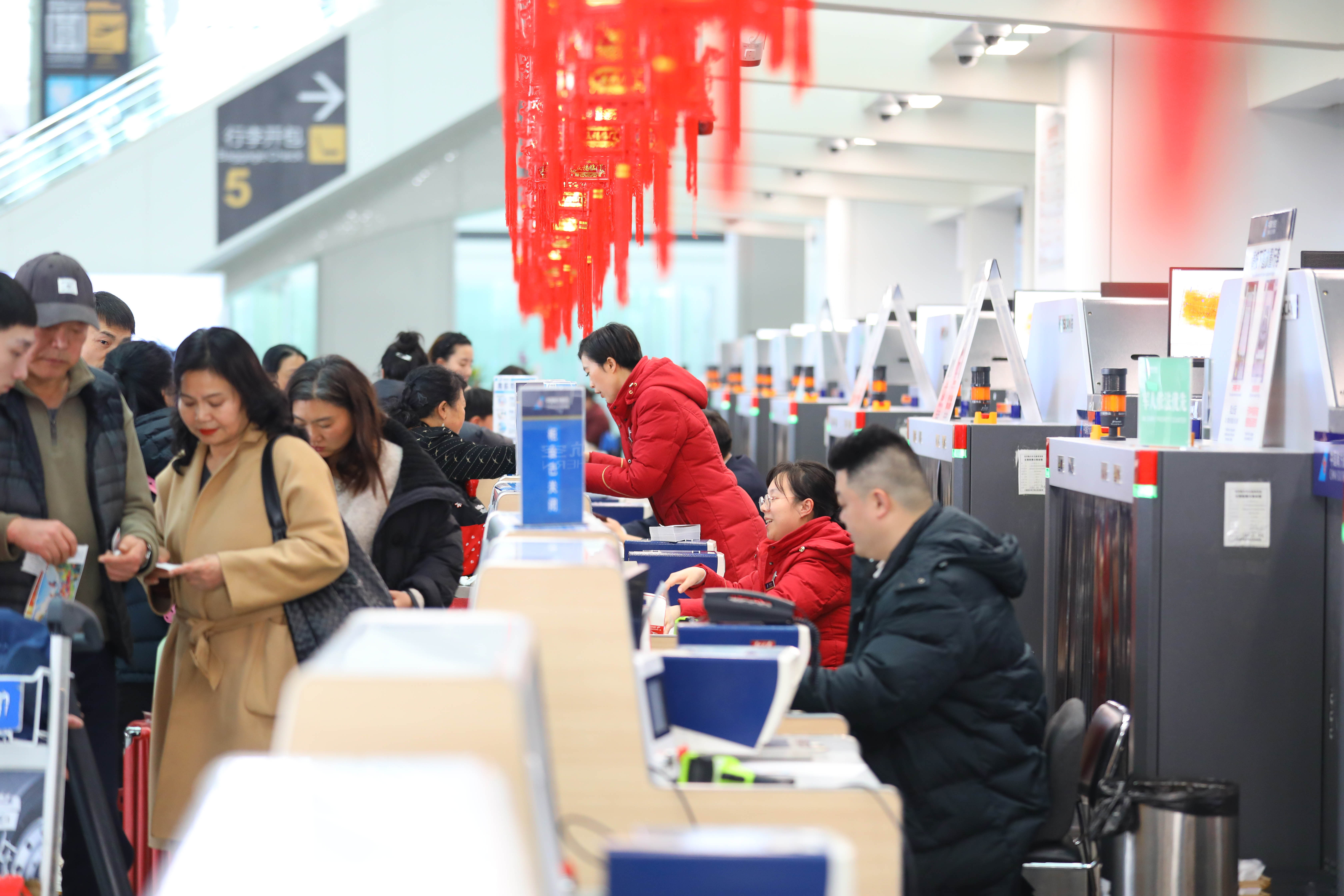 春运将启 南航织密贵州“天路”护航归途